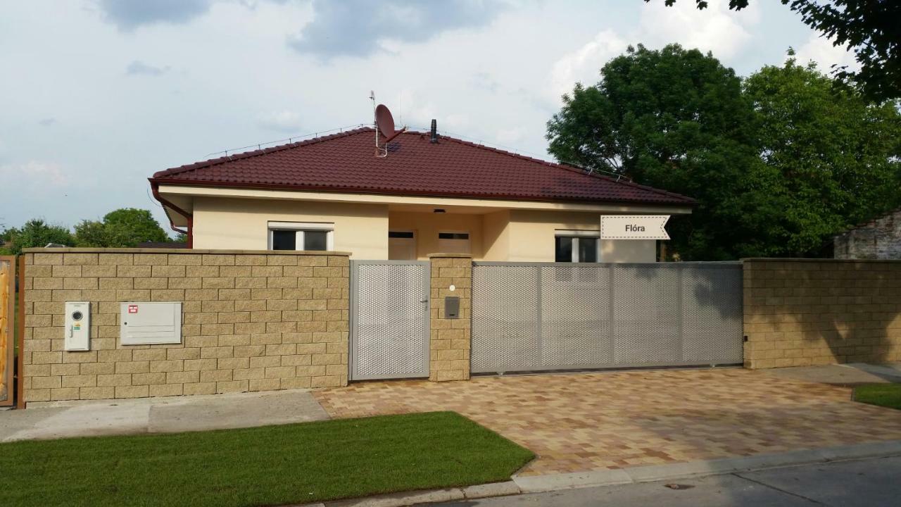 Rekreačný dom Flóra Vila Veľký Meder Exterior foto